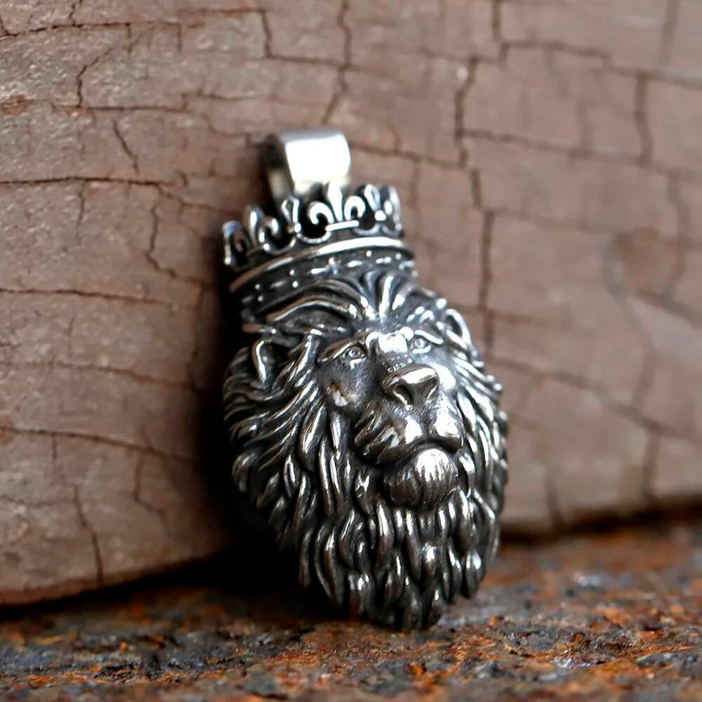 Lion Head with Crown Pendant – Symbol of Royalty and Courage
