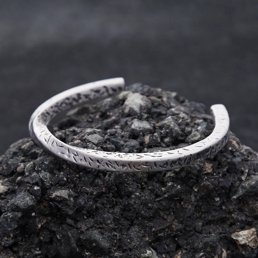 Hammered Texture Cuff Bracelet – Minimalist 316L Stainless Steel Open Bangle for Men & Women
