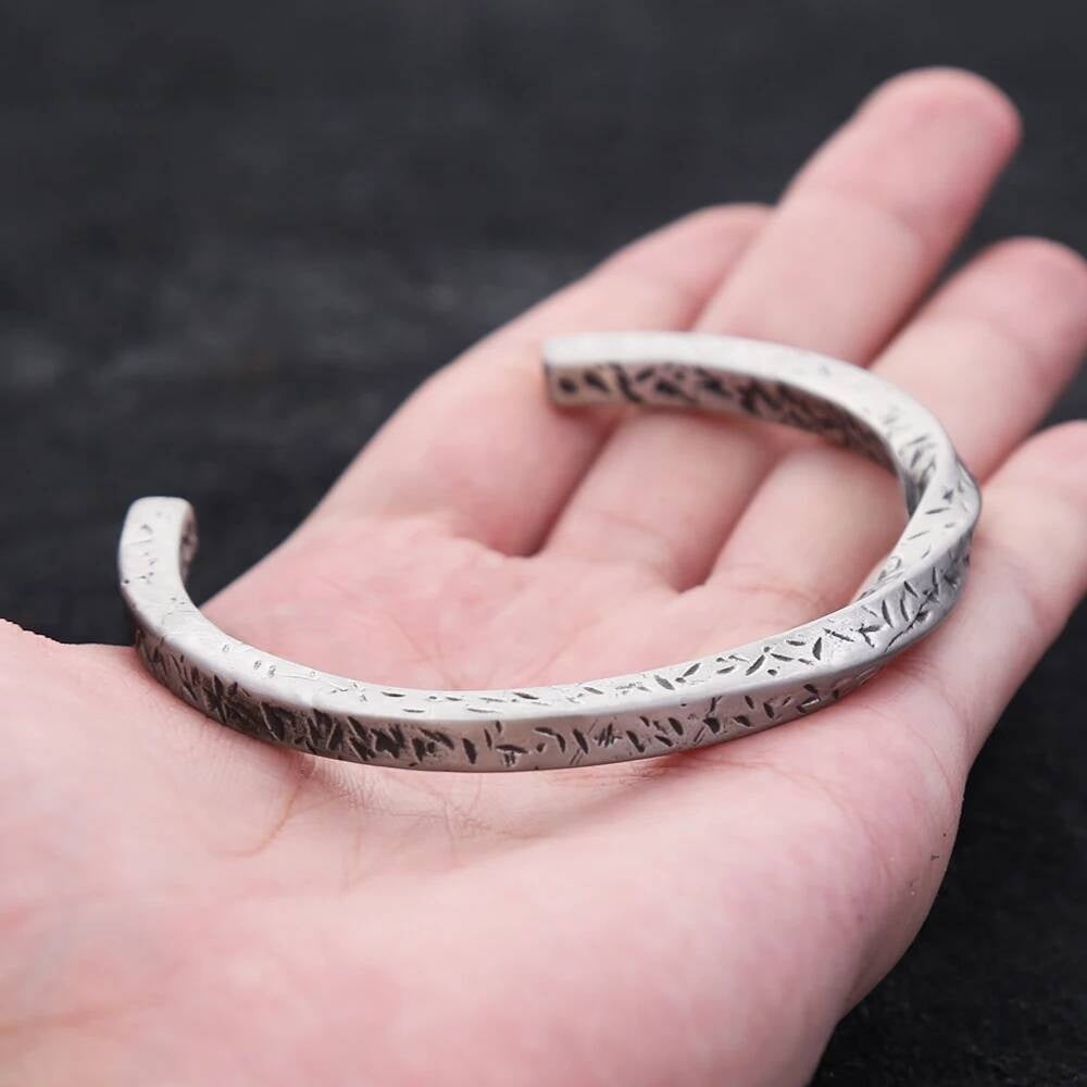 Hammered Texture Cuff Bracelet – Minimalist 316L Stainless Steel Open Bangle for Men & Women