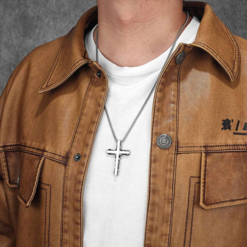 316L Stainless Steel Polished Cross Pendant with Skull Edge Design
