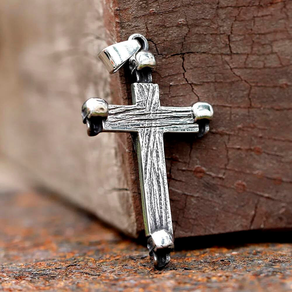 Skull Cross Pendant Necklace – Gothic Crucifix Jewelry with Skull Accents