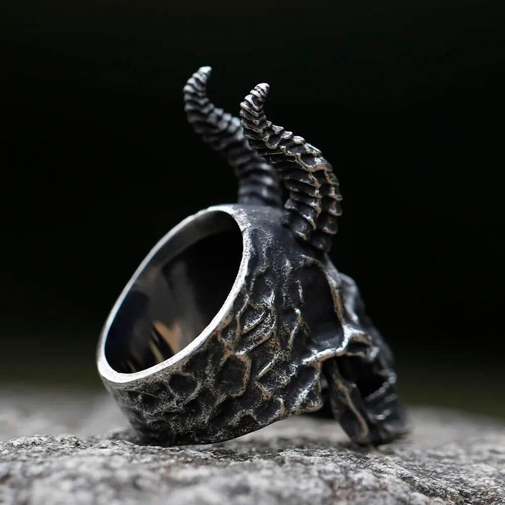 Satanic Skull Horn Ring – 316L Stainless Steel Gothic Statement