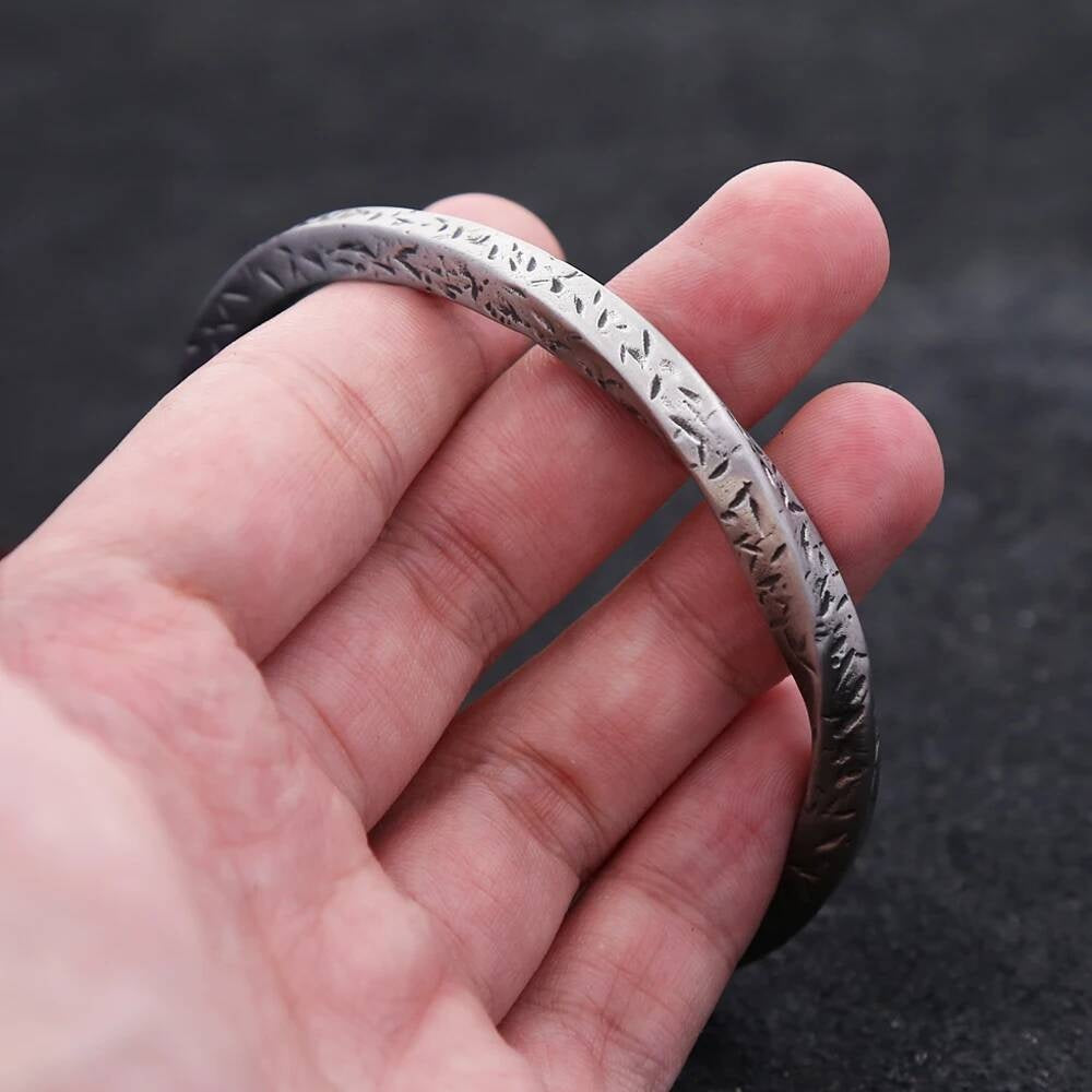 Hammered Texture Cuff Bracelet – Minimalist 316L Stainless Steel Open Bangle for Men & Women