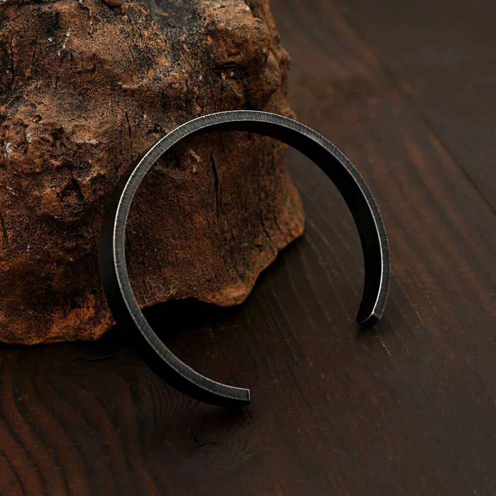 Matte Black Stainless Steel Cuff Bracelet – Minimalist 316L Open Bangle for Men & Women