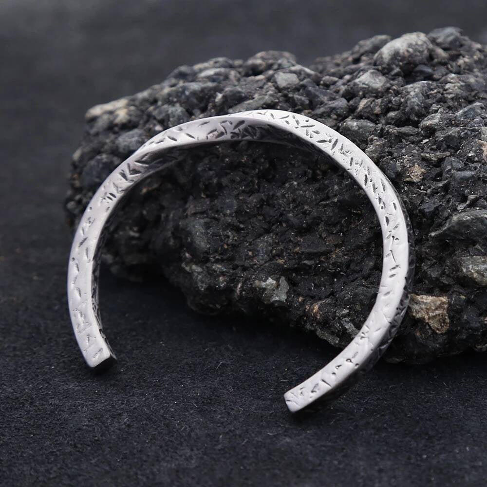 Hammered Texture Cuff Bracelet – Minimalist 316L Stainless Steel Open Bangle for Men & Women
