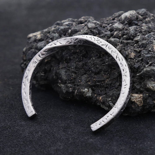 Hammered Texture Cuff Bracelet – Minimalist 316L Stainless Steel Open Bangle for Men & Women