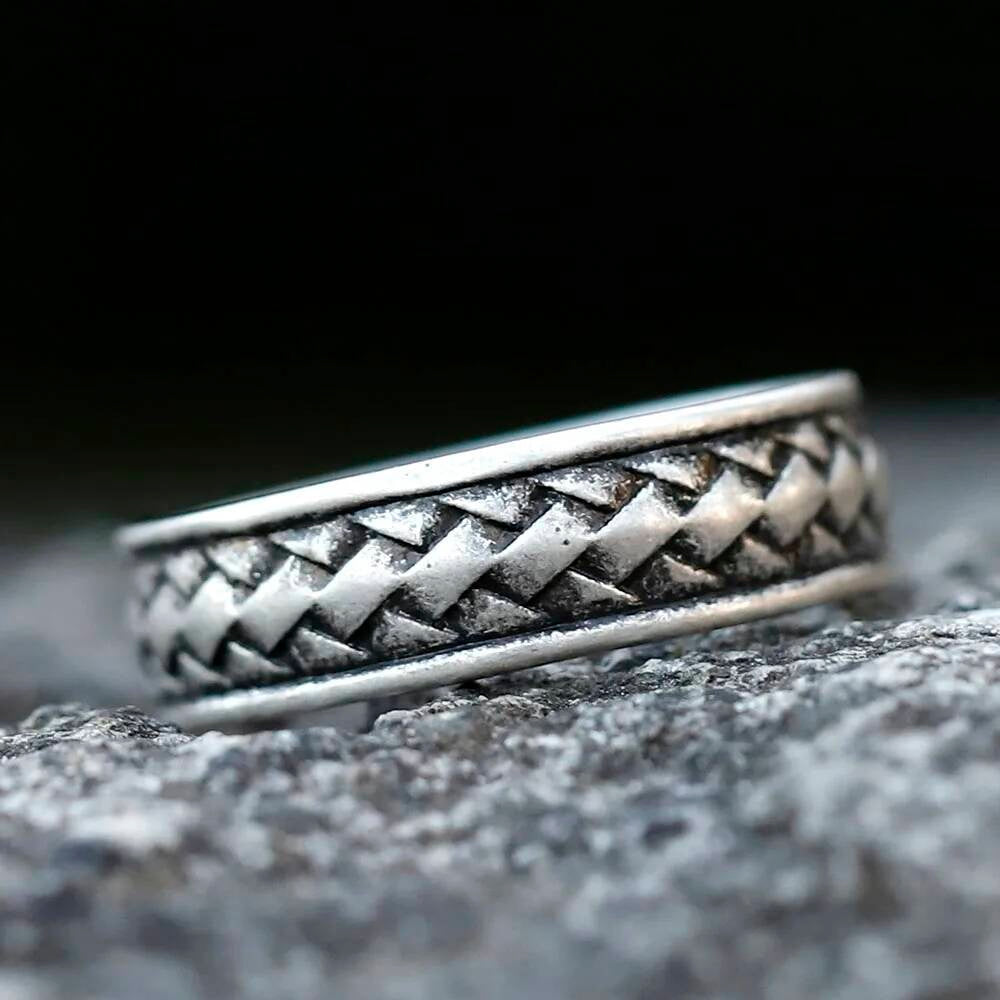 Minimalist Viking Knot Ring – 316L Stainless Steel Unisex Fashion Band