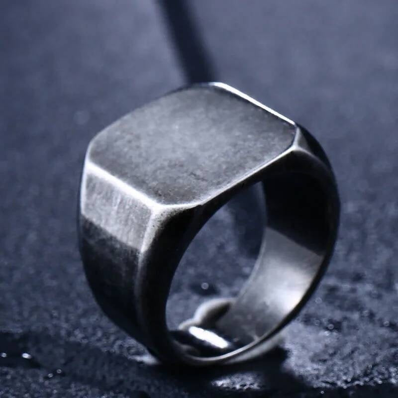 Vintage Signet-Style Ring – 316L Stainless Steel Classic Band