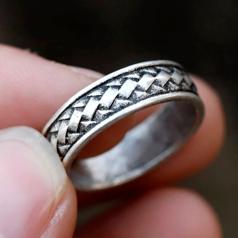 Minimalist Viking Knot Ring – 316L Stainless Steel Unisex Fashion Band