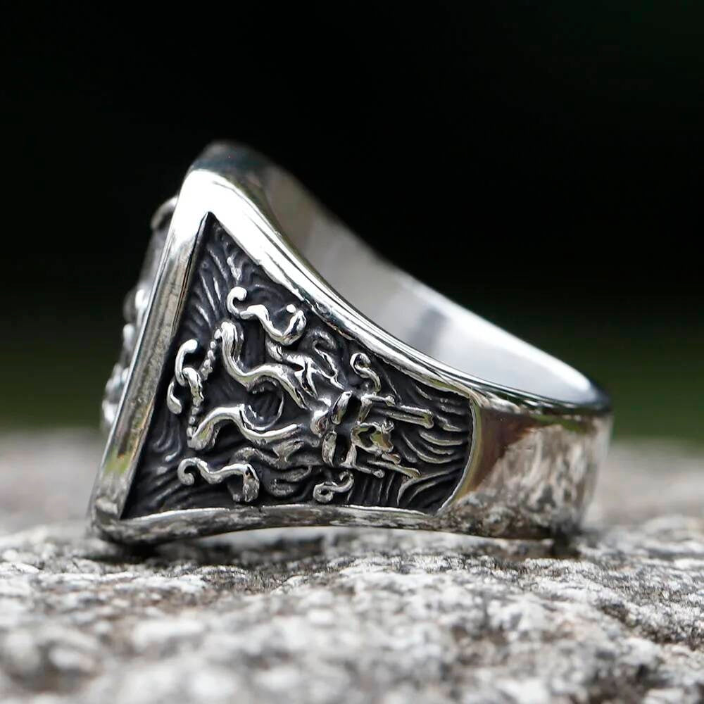 Vintage Biker Skull Ring – 316L Stainless Steel Gothic Statement Band